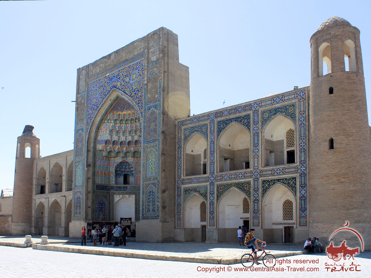 Detailed comparison of the portals of Ulugh Beg and Abdulaziz Khan madrasas