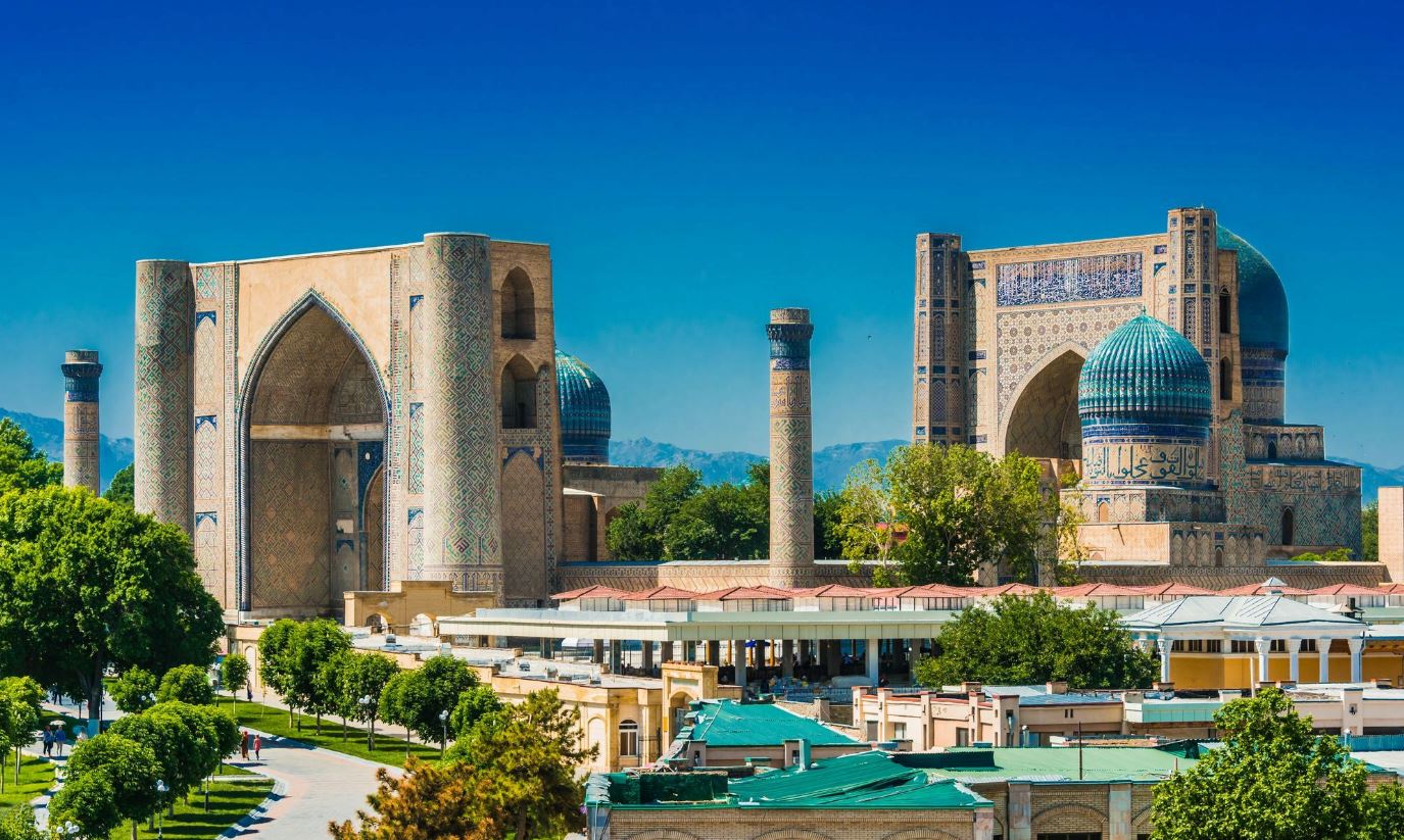 The colossal entry portal and dome of the Bibi-Khanym Mosque