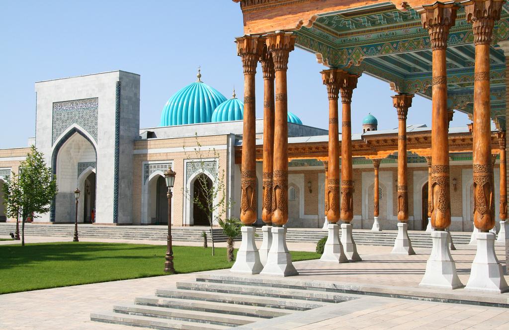 Imam al-Bukhari & Makhdumi A'zam — Half-Day Ziyarat from Samarkand scene 2
